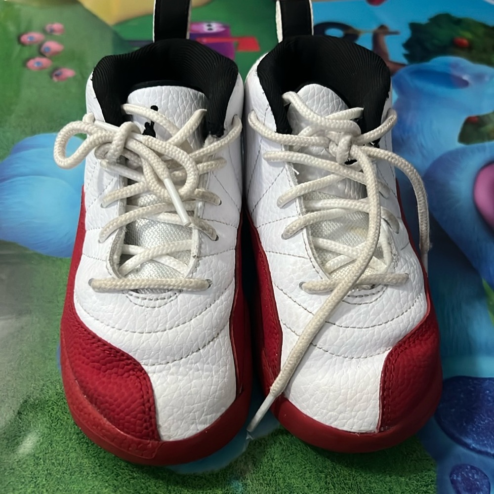 AIR JORDAN (BARELY WORN)